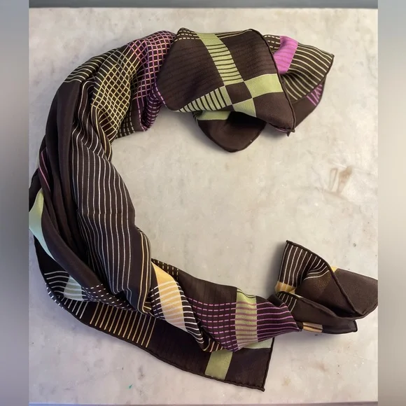 Beautiful Christian Dior silk scarf - Picture 7 of 9